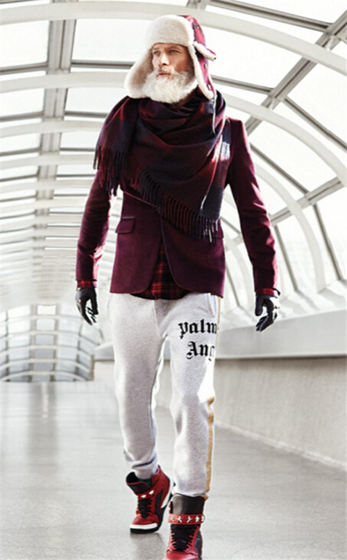 320名圣诞老人整体冲浪？？？？八一八圣诞节奇闻趣事