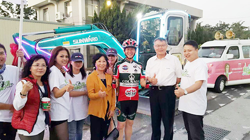 图说怪手环台净滩活动，，，，，，智绘壹定发智能环保节能