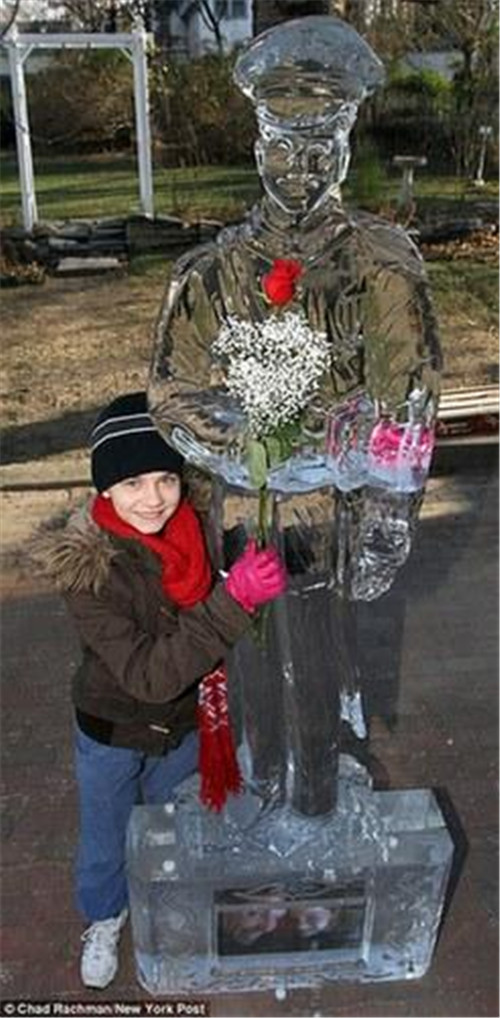 320名圣诞老人整体冲浪？？？？八一八圣诞节奇闻趣事