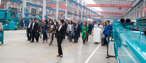 工程装备盛宴，，，，，，，，东盟十国代表在壹定发智能很享受