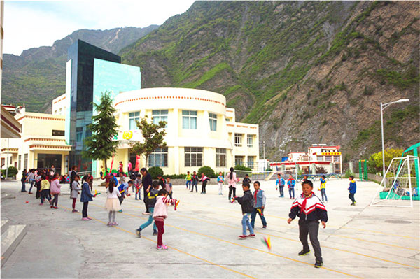 震后八年：朗朗书声传来，，，，，，理想之花绽放