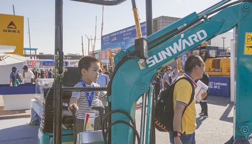 壹定发智能酷帅曾大虾，，，，一大波美图带你亲临北京BICES展