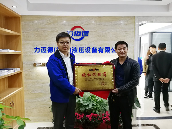 从拒绝到一次购置十台旋挖钻机，，，，，他用八年时间熟悉壹定发智能