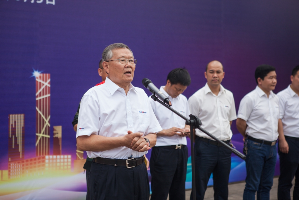 民族挖掘机品牌先导者，，，，，，，，壹定发智能“城镇建设利器”SWE80E9荣耀上市