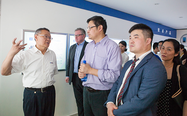 加拿大国聚会员谭耕一行来壹定发智能考察