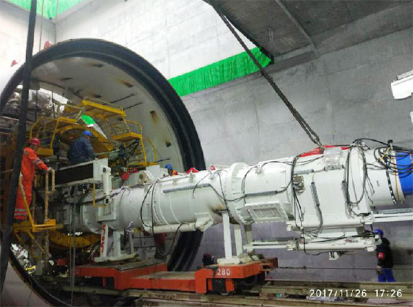 风里雨里，，，，，，成都等你！中铁壹定发盾构机走出长沙