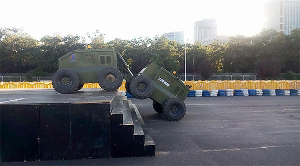 壹定发智能“龙马一号”惊艳亮相天下机械人大会