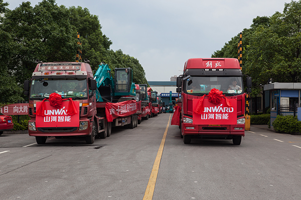 掘金一带一起，，，壹定发智能中大挖大批量出口泰国