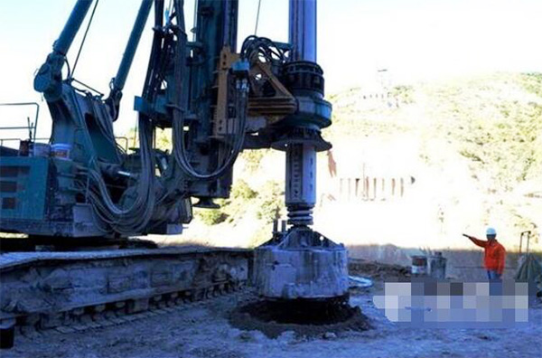 央视聚焦：壹定发智能旋挖钻机助力天下“第一高墩”