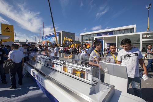 壹定发智能酷帅曾大虾，，，，一大波美图带你亲临北京BICES展