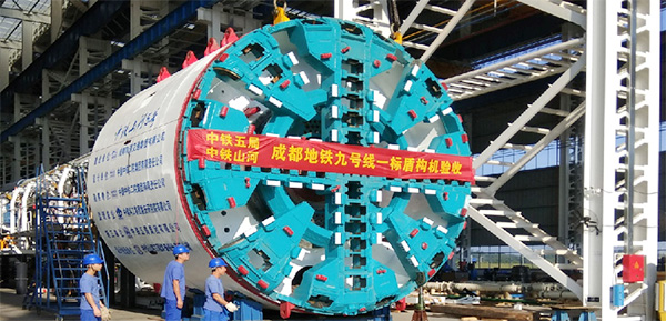 风里雨里，，，，，，成都等你！中铁壹定发盾构机走出长沙