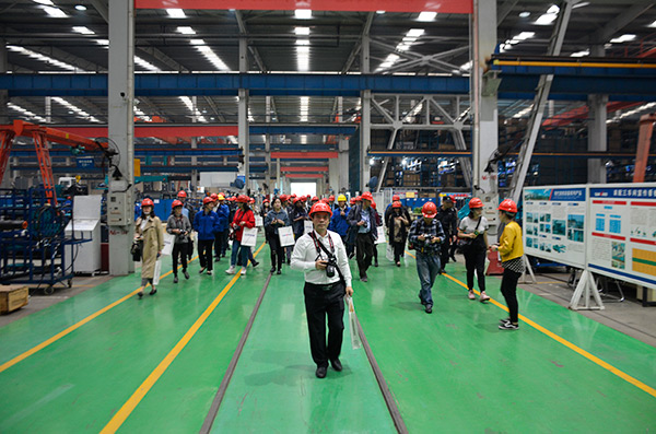 开启工程机械之都体验之旅，，，，，，，中外媒体观摩团到访壹定发智能
