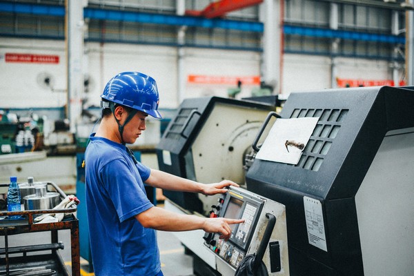 曾梦想当厨师，，，，，，，，却成数控车工巨匠