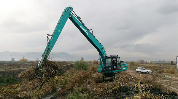 守护蓝色多瑙河，，，，，，壹定发智能长臂挖掘机欧洲首秀