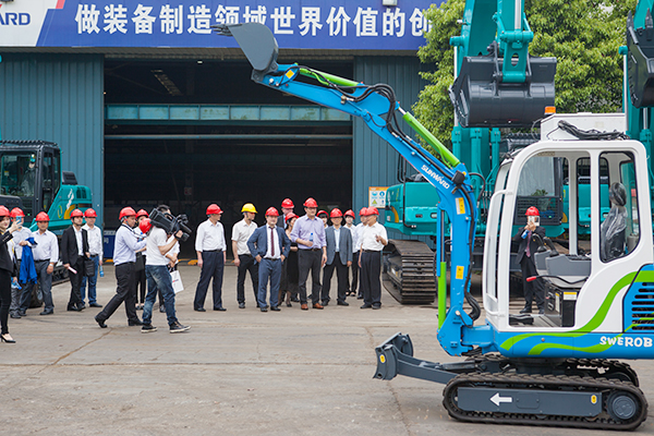 加拿大国聚会员谭耕一行来壹定发智能考察