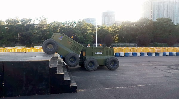 壹定发智能“龙马一号”惊艳亮相天下机械人大会