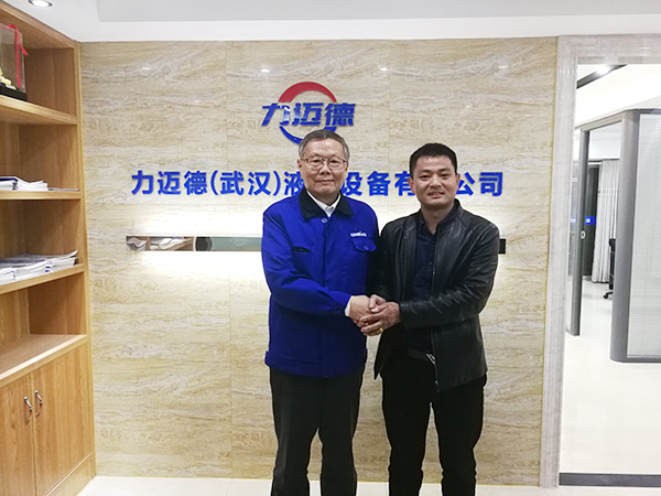 从拒绝到一次购置十台旋挖钻机，，，，，他用八年时间熟悉壹定发智能