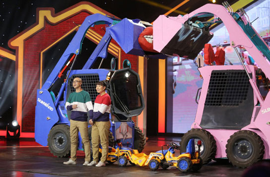 谁说机械都酷寒？？？这款会舞蹈的滑移显着就是热情旷达的！