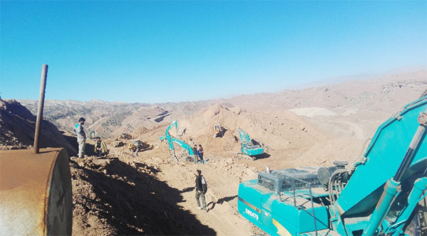 伊朗客户点赞壹定发智能全系列液压挖掘机