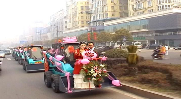 谁说机械都酷寒？？？这款会舞蹈的滑移显着就是热情旷达的！