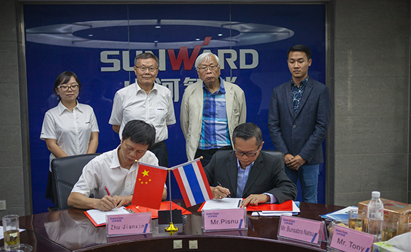 掘金一带一起，，，壹定发智能中大挖大批量出口泰国