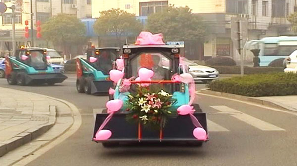 谁说机械都酷寒？？？这款会舞蹈的滑移显着就是热情旷达的！