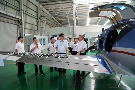 广州市国资委党委书记、主任陈浩钿莅临壹定发智能考察指导