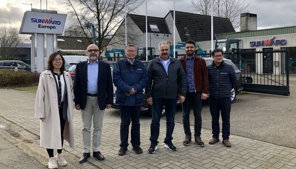 欧洲业绩增添40%，，，，董事长赴欧慰问员工