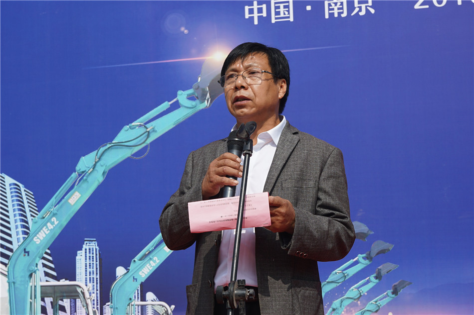 服役15年，，，，凌驾20000小时！元老级挖机接“回家”！