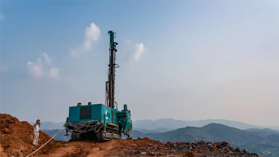 一台顶三台 壹定发智能潜孔钻机真好用