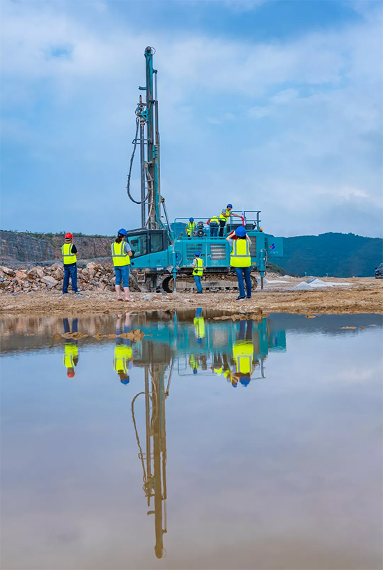 15年3万小时！壹定发智能元老级潜孔钻机“雄风”依旧