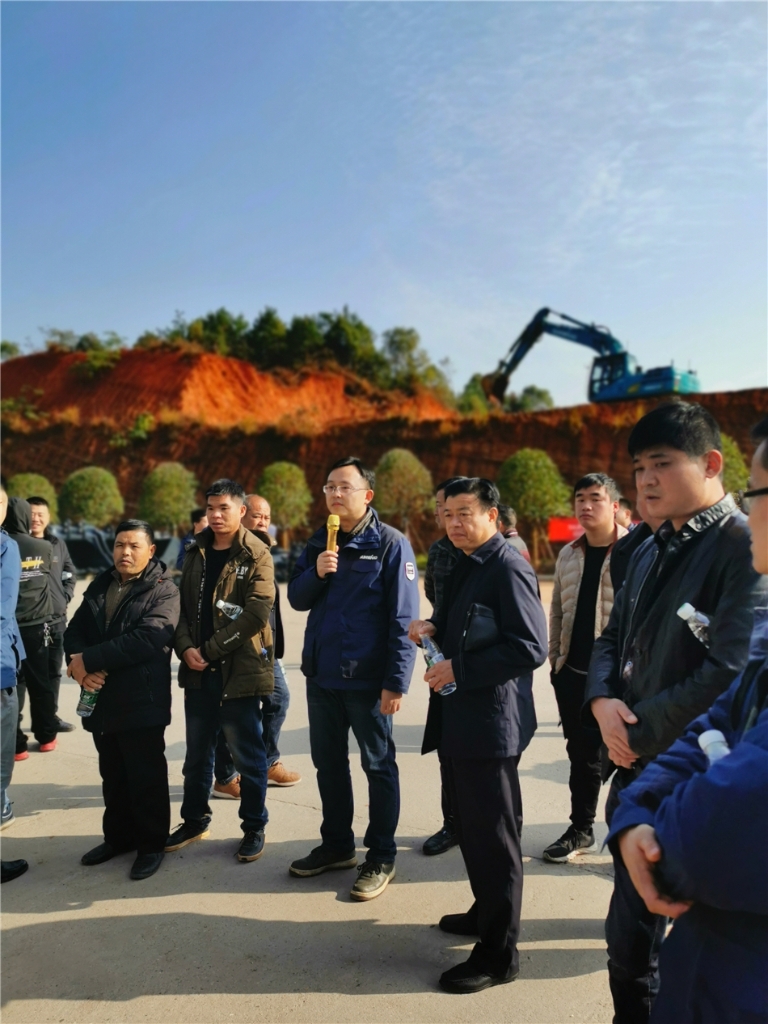 来来来，，，，各人来看“无人驾驶”？？？？？赝诰蚧