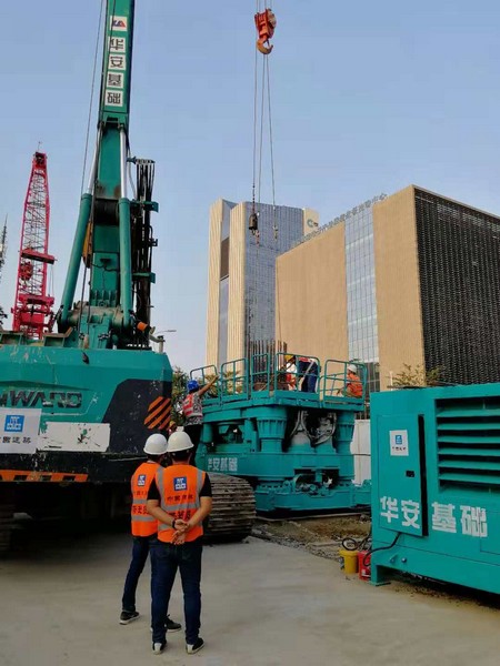 地铁咬合桩施工必备利器--壹定发智能旋挖钻机