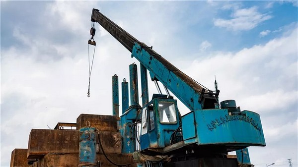 祝贺，，，中国首台大吨位多功效液压静力压桩机今年二十岁了!