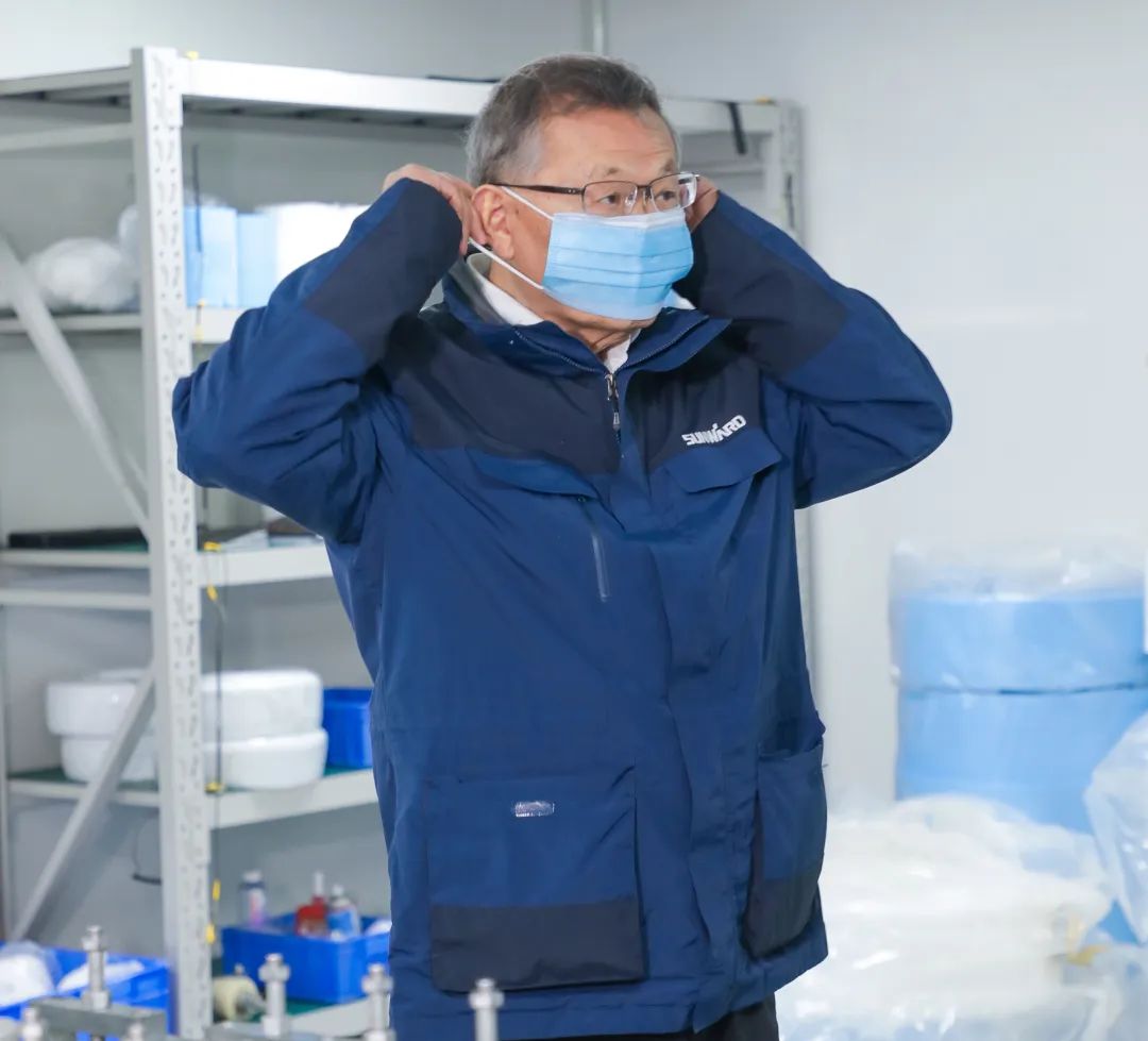 董事长启封壹定发智能第一个制品口罩