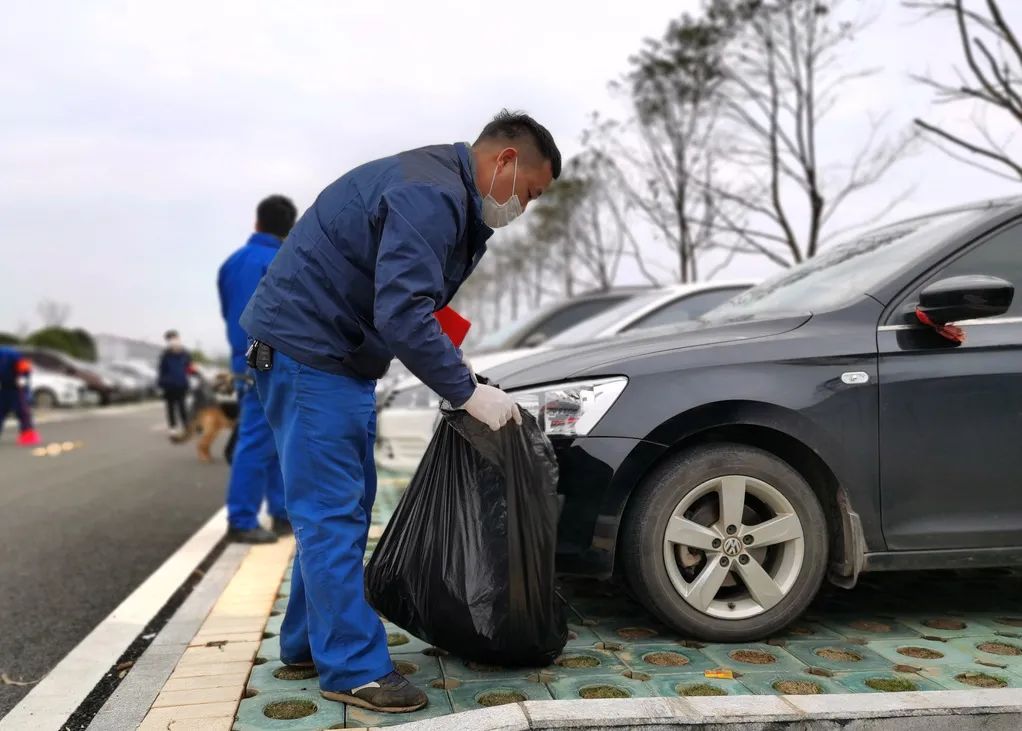 壹定发智能党员自愿者开展义务情形清扫