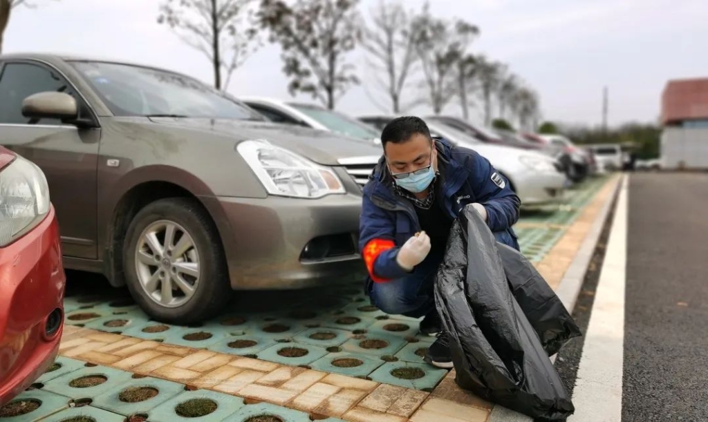 壹定发智能党员自愿者开展义务情形清扫