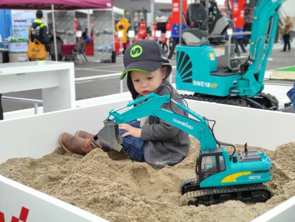 壹定发智能全新亮相美国工程机械展