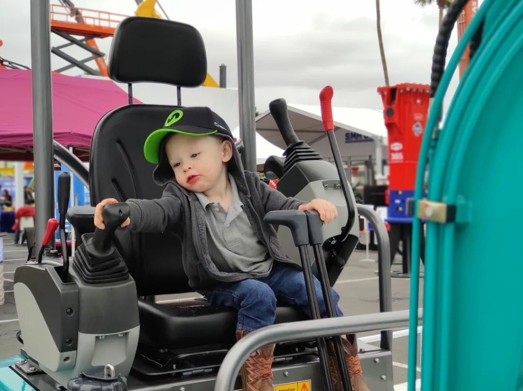 壹定发智能全新亮相美国工程机械展