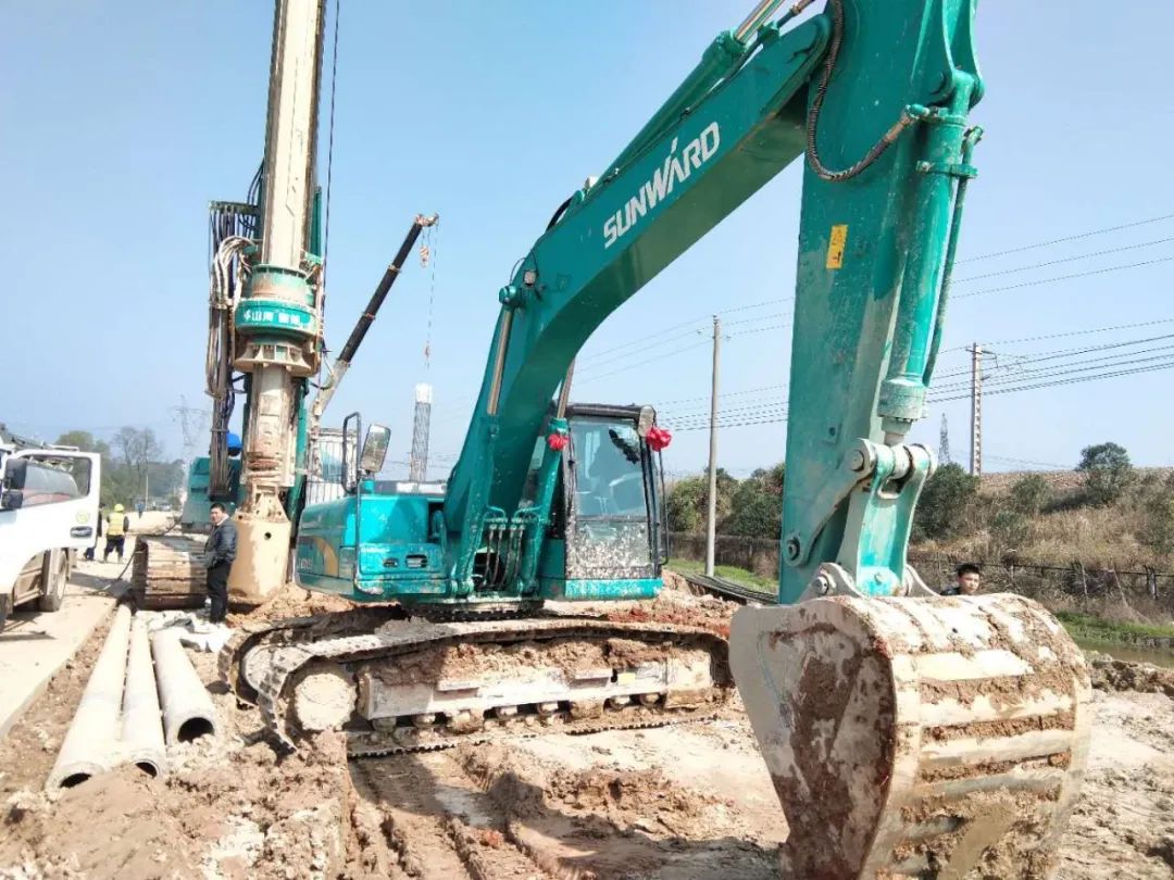 常益长高铁复工，，，，，网红“小蓝”来资助