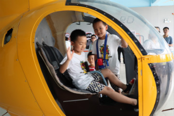 壹定发航空签约湖南航空技校，，，，，，，走校企融合生长蹊径