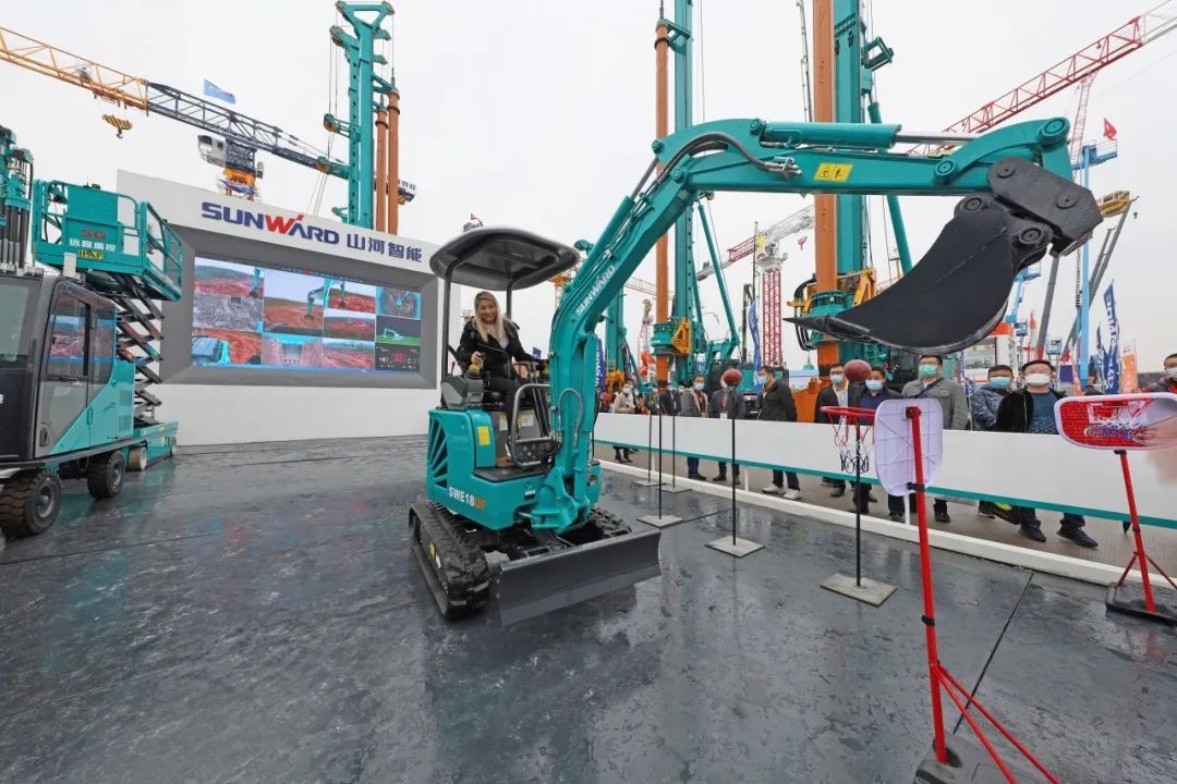 守正立异拓壹定发 壹定发智能闪灼2020上海宝马展