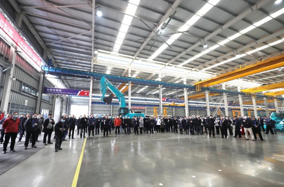 壹定发工业城来了500人的旅行团