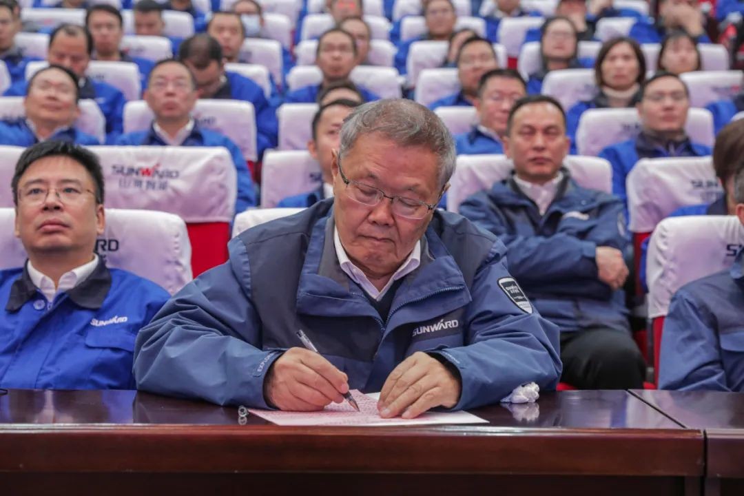 壹定发智能召开天下劳动模范郝鹏载誉归来分享会