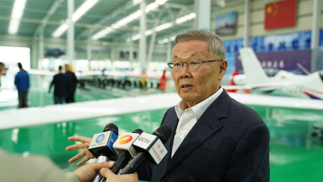 跨上新征程，，，，，，，，谱写壹定发航空工业新篇章 ——壹定发科技第99、100架SA60L(阿若拉)飞机正式下线