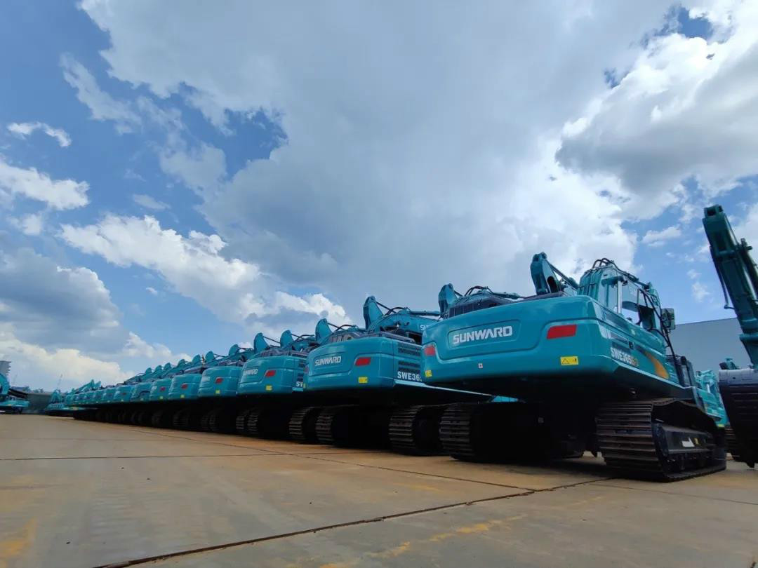 以先导式立异实现挖掘机从无到有，，，，，，，从小到大，，，，，，，从大到强！