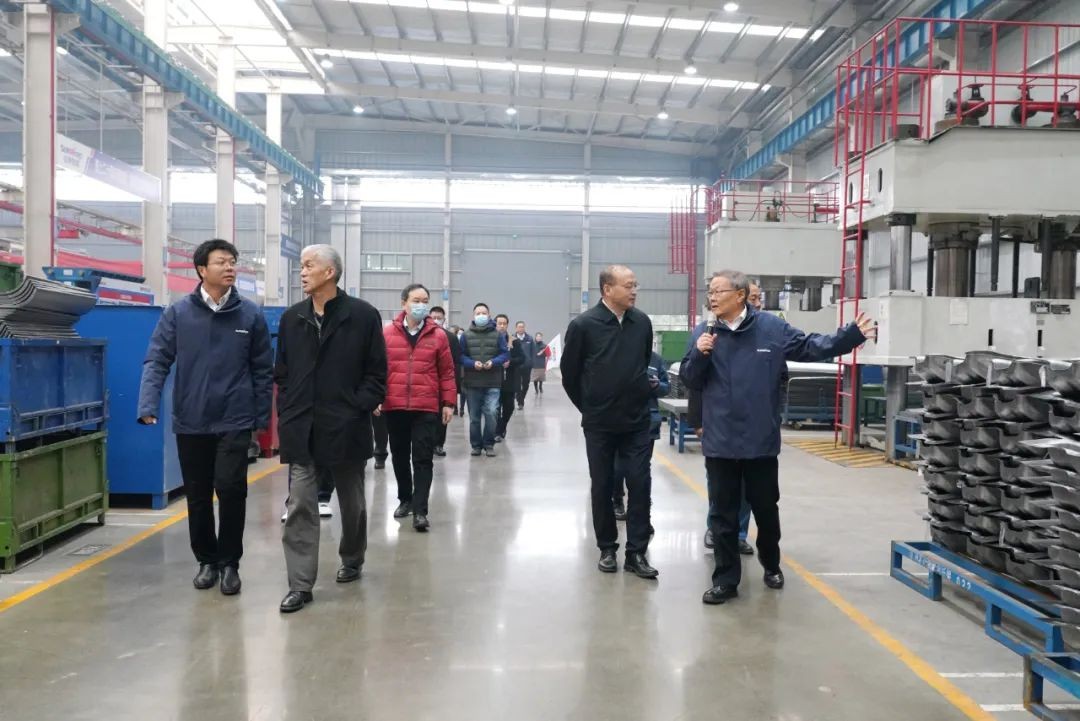 壹定发工业城来了500人的旅行团