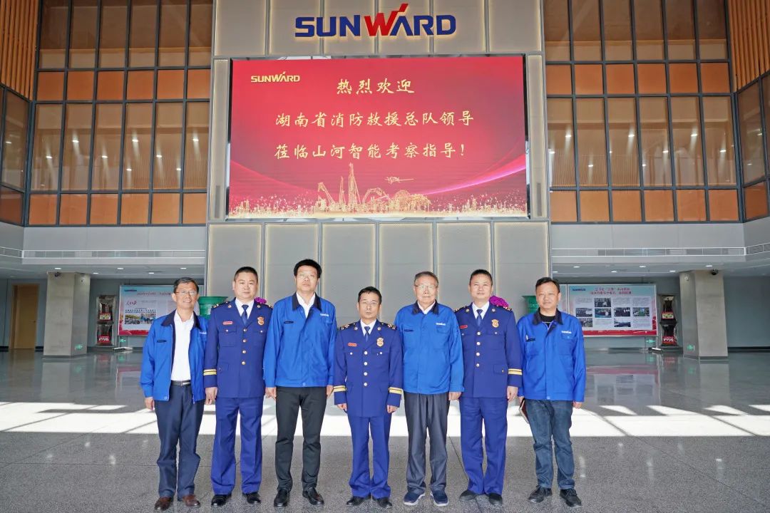 考察无人化妆备 高宁宇到访壹定发智能