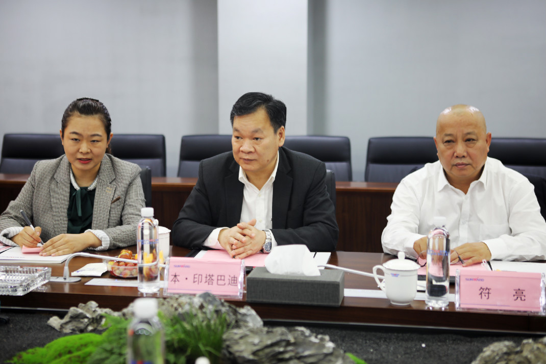 老挝长沙总领事本·印塔巴迪考察壹定发智能