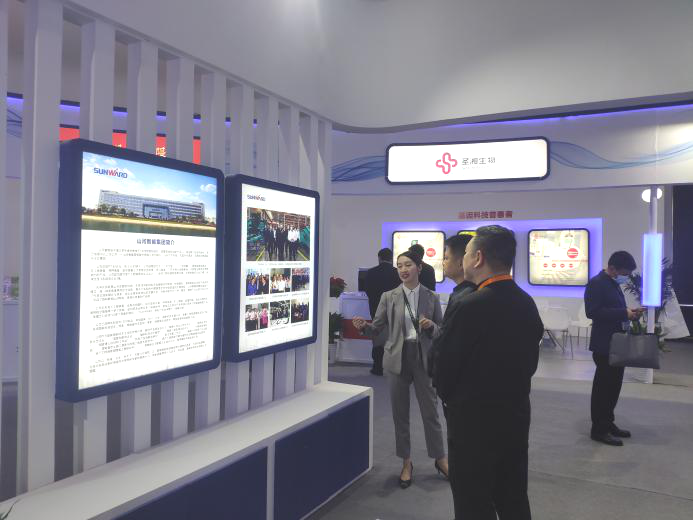 齐聚岳麓山，，，，同谋民企大生长